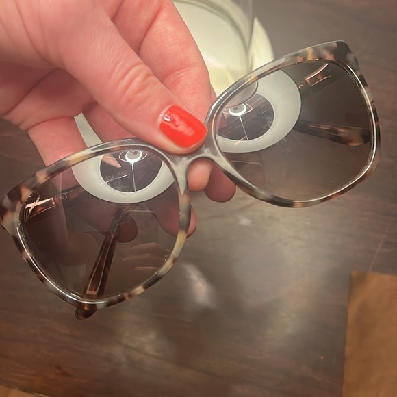 Gucci Women's Tortoiseshell Sunglasses - Picture 7 of 8